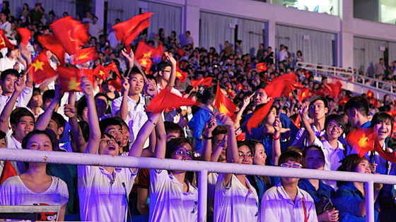 Spectators in My Dinh National Stadium, Hanoi, cheer the unveiling of the plaque recognizing Halong Bay as one of the New7Wonders of Nature. Spectators in My Dinh National Stadium, Hanoi, cheer the unveiling of the plaque recognizing Halong Bay as one of the New7Wonders of Nature.