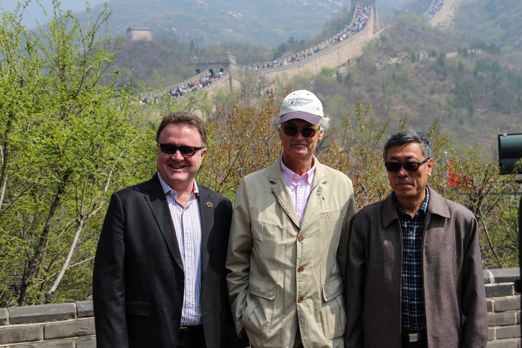 New7Wonders Founder Bernard Weber (centre), New7Wonders Director Jean-Paul de la Fuente (left) and the Chairman of the China Great Wall Society Dong Yaohui (right) at the Great Wall in 2014.