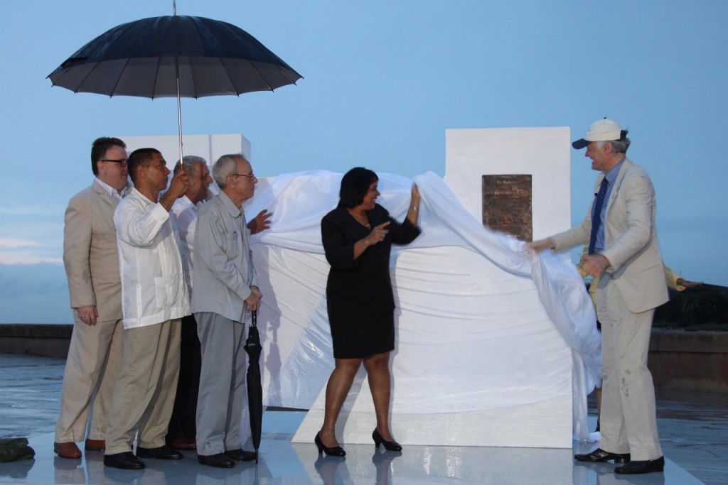 Among those present in Havana on 7 June 2016 at the unveiling of the plaque commemorating La Habana as the New7Wonders Cities were: Dr. Eusebio Leal Spengler, City Historian; Jean-Paul de la Fuente, Director, New7Wonders; Marta Hernández, President of the Provincial Assembly of People's Power and (right) Bernard Weber, Founder-President, New7Wonders. Photo: Abel Padrón Padilla / ACN